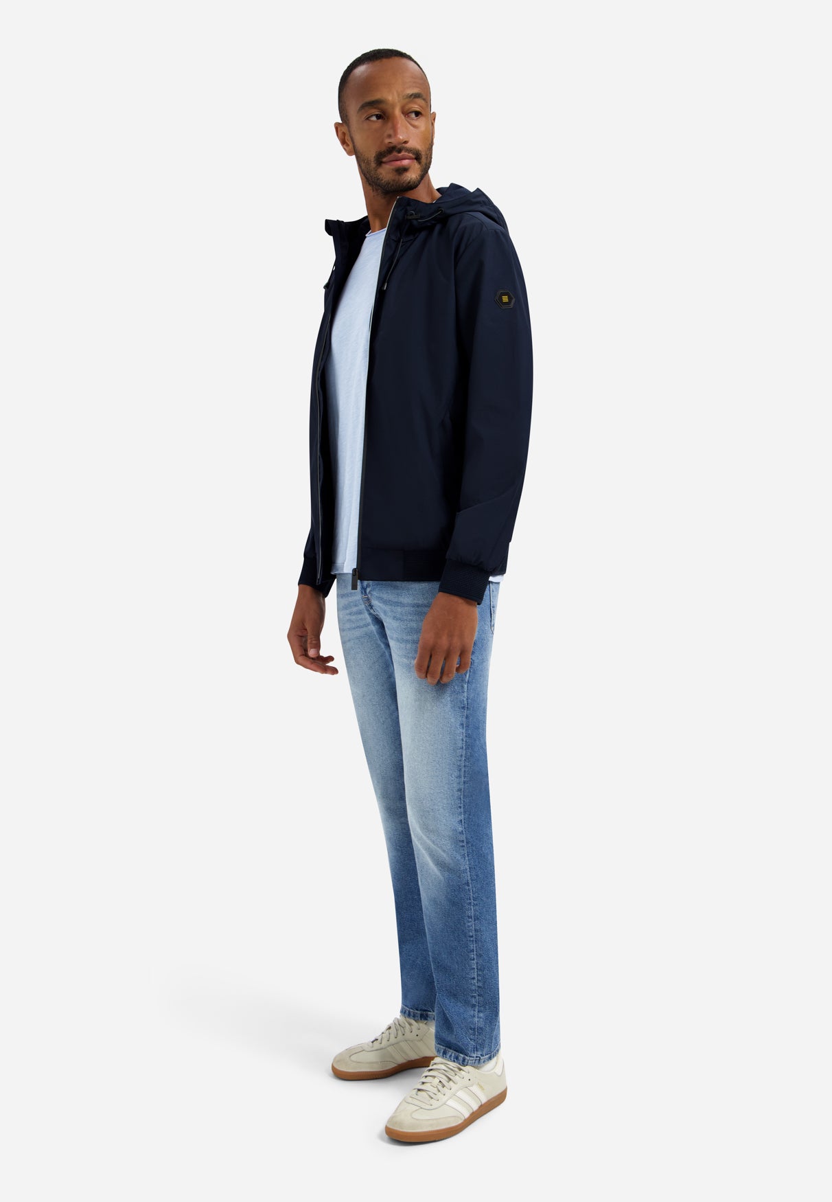 NXS Chaqueta Ligera con Capucha No Excess